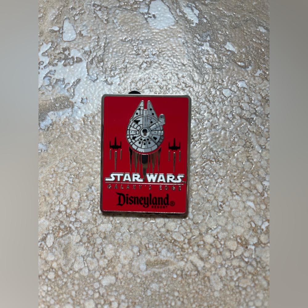 Star Wars Disneyland Galaxy’s Edge pin